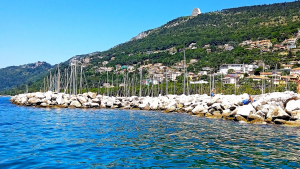 Foto del Golfo di Trieste che inquadra un luogo in cui si può praticare la pesca da scogliera